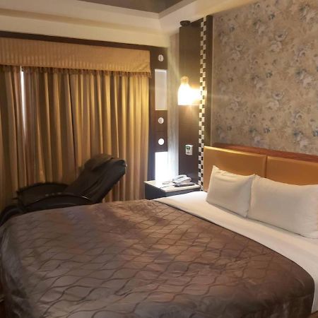Chateau Motel Каосюн Екстериор снимка