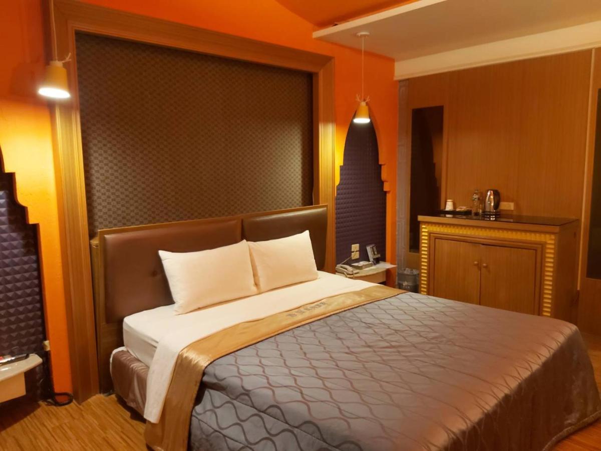 Chateau Motel Каосюн Екстериор снимка