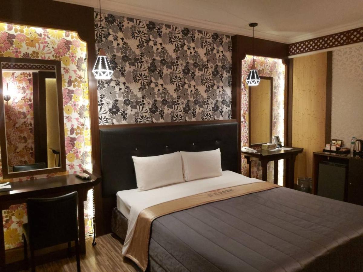 Chateau Motel Каосюн Екстериор снимка