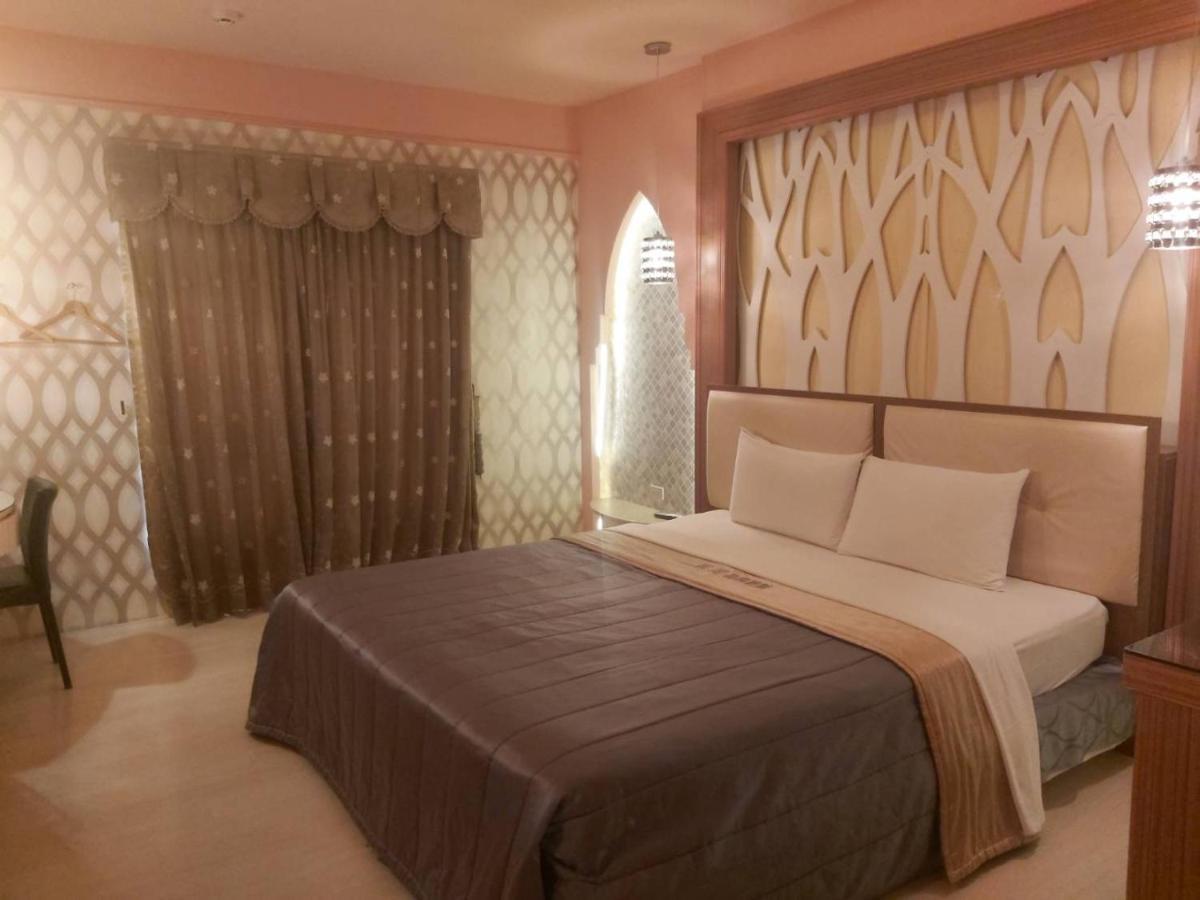 Chateau Motel Каосюн Екстериор снимка