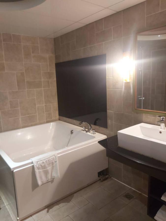 Chateau Motel Каосюн Екстериор снимка