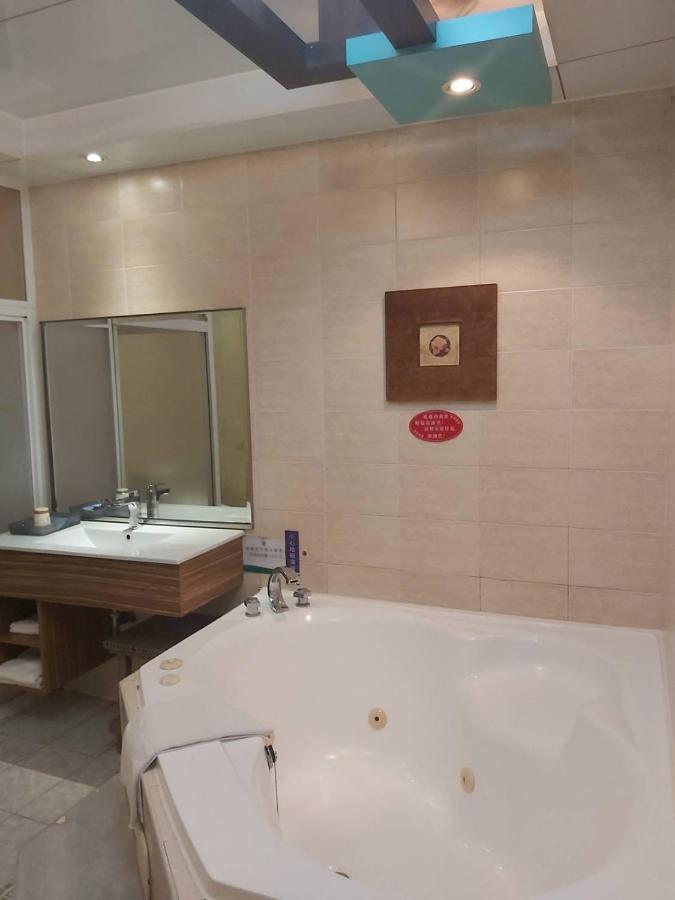Chateau Motel Каосюн Екстериор снимка